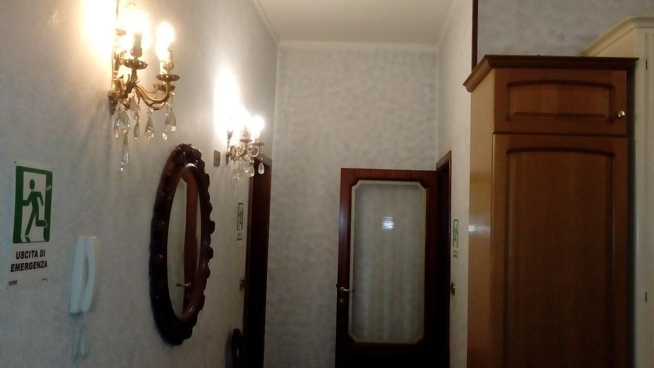 Palestro Guest House 247 ローマ エクステリア 写真